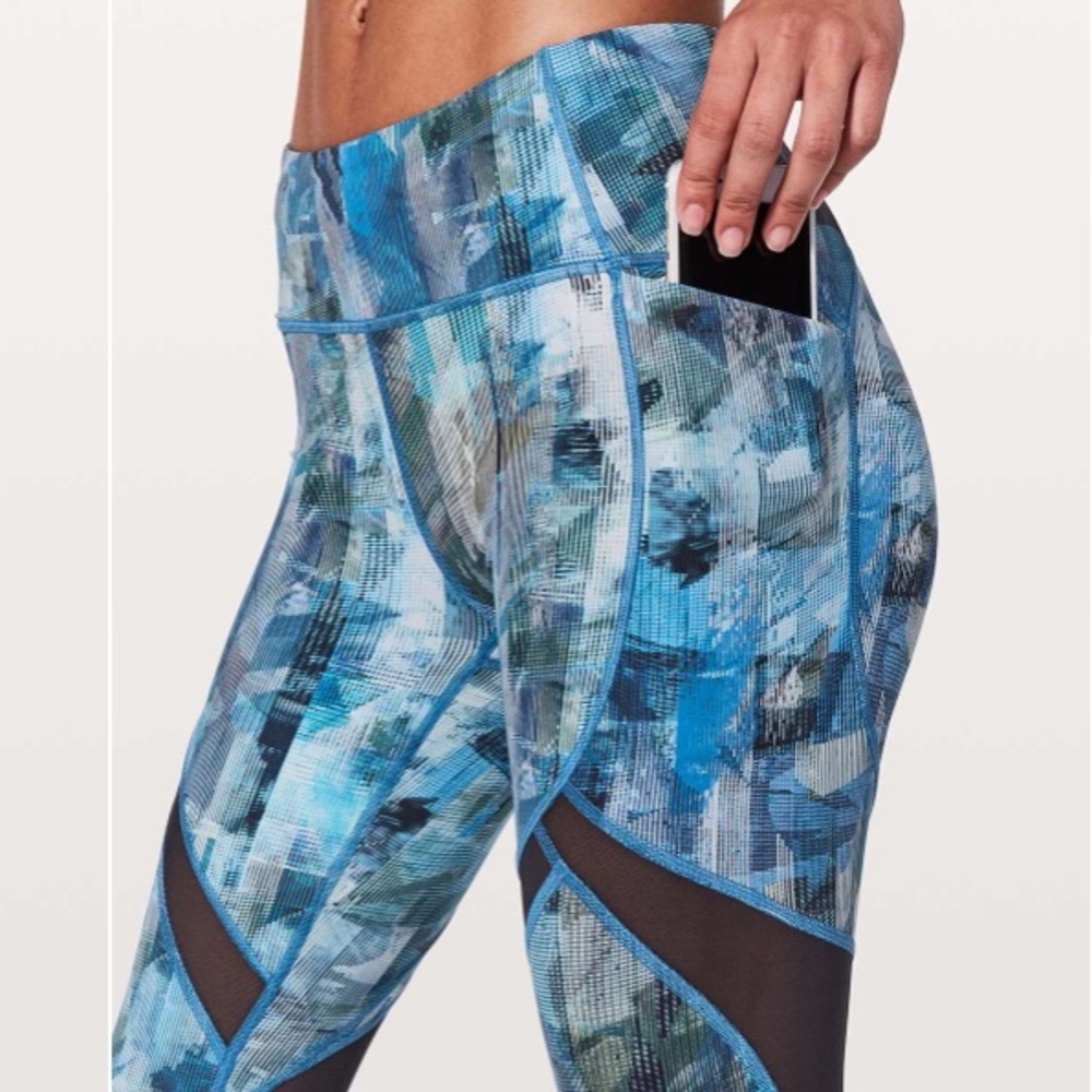 lululemon On Pace Crop *21"
Sun Dazed Multi Blue
